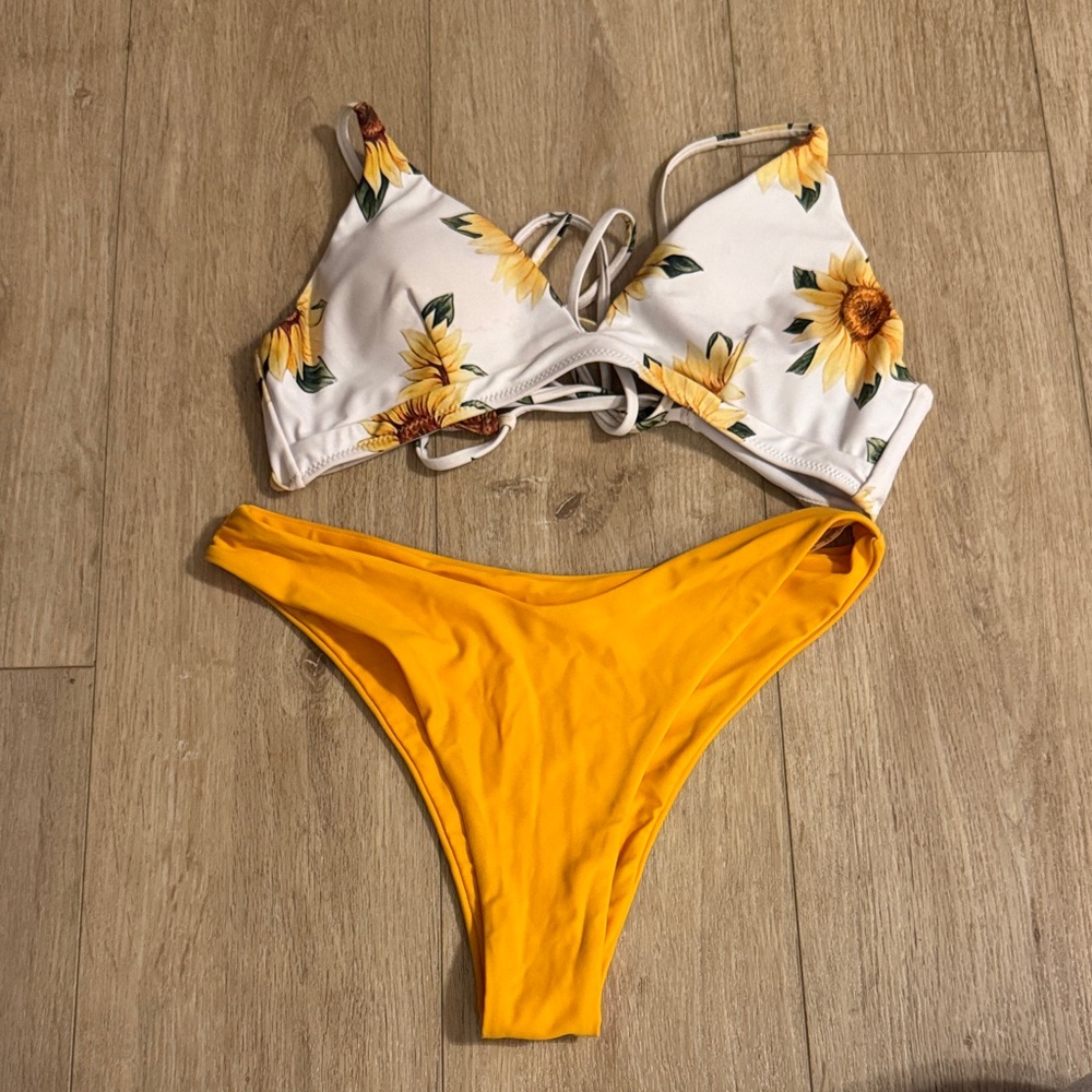 Zaful Sunflower Print Bikini Set in Yellow and White